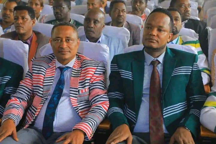 ርዕሰ መስተዳድር አቶ ፍቅሬ አማን እና ከፍተኛ የመንግስት ኃላፊዎች በተገኙበት በሸካ ዞን ህዝባዊ የአዲስ መንግስት ትውውቅና ውይይት መድረክ እየተካሄደ ነው